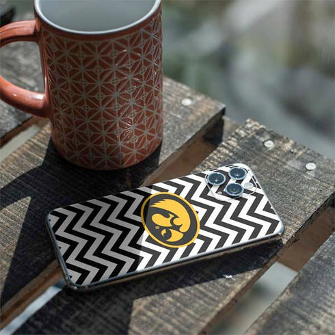 University of Iowa Hawkeyes Chevron Print iPhone 11 Pro Skin