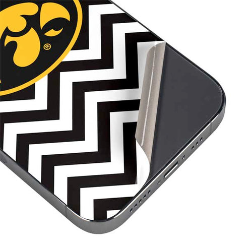 University of Iowa Hawkeyes Chevron Print iPhone 15 Pro Skin