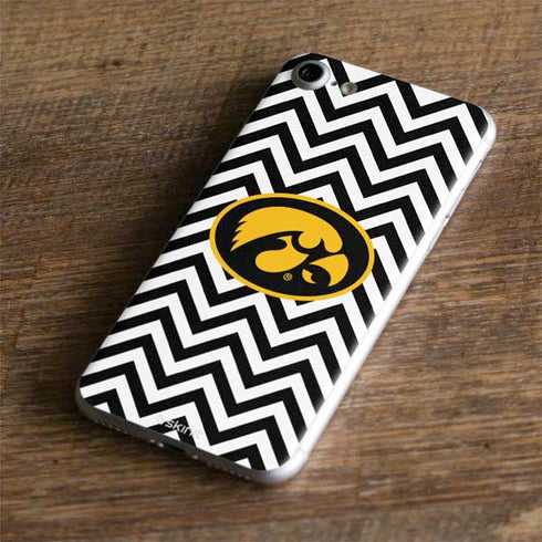 University of Iowa Hawkeyes Chevron Print iPhone 7 Skin
