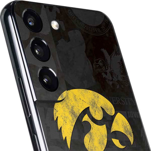 University of Iowa Hawkeyes Distressed Logo Galaxy S22 Plus Skin