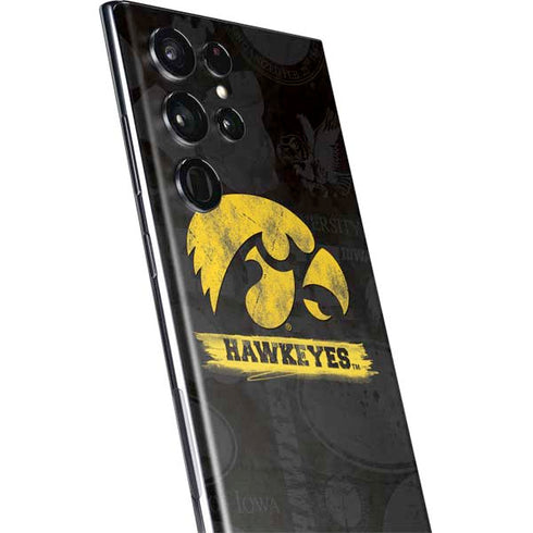 University of Iowa Hawkeyes Distressed Logo Galaxy S22 Ultra Skin
