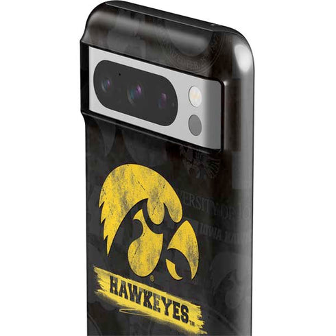 University of Iowa Hawkeyes Distressed Logo Google Pixel 8 Pro Impact Case