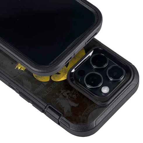 University of Iowa Hawkeyes Distressed Logo Otterbox Defender iPhone Skin