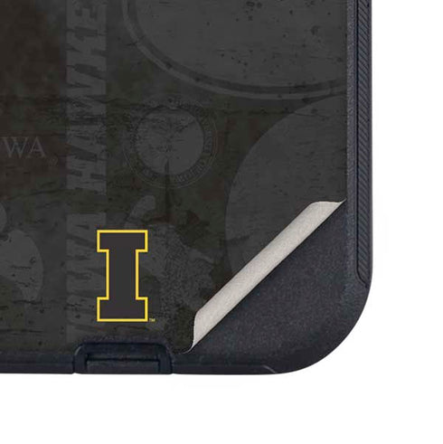 University of Iowa Hawkeyes Distressed Logo Otterbox Defender iPhone Skin