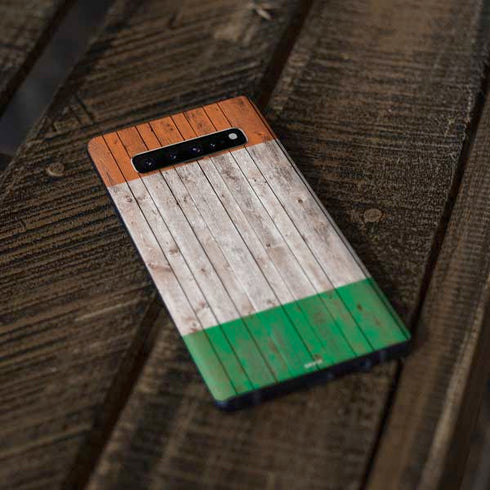 Ireland Flag Dark Wood Galaxy S10 Plus Skin
