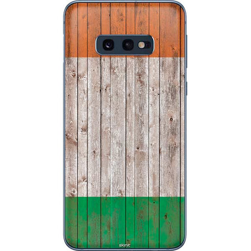 Ireland Flag Dark Wood Galaxy S10e Skin