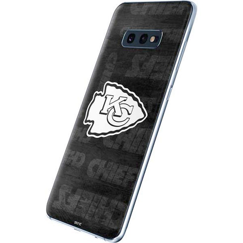 NFL Kansas City Chiefs Black & White Galaxy S10e Skin