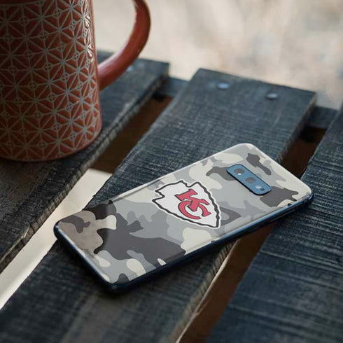 NFL Kansas City Chiefs Camo Galaxy S10e Skin