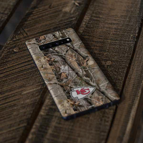 NFL Kansas City Chiefs Realtree AP Camo Galaxy S10 Plus Skin