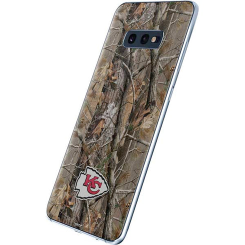 NFL Kansas City Chiefs Realtree AP Camo Galaxy S10e Skin