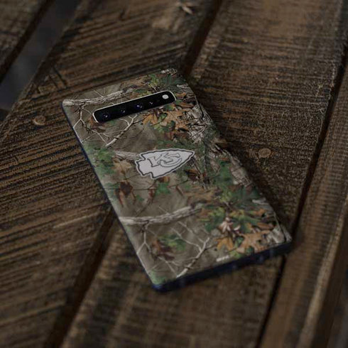 NFL Kansas City Chiefs Realtree Xtra Green Camo Galaxy S10 Skin