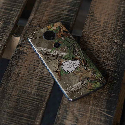 NFL Kansas City Chiefs Realtree Xtra Green Camo Moto E5 Plus Skin