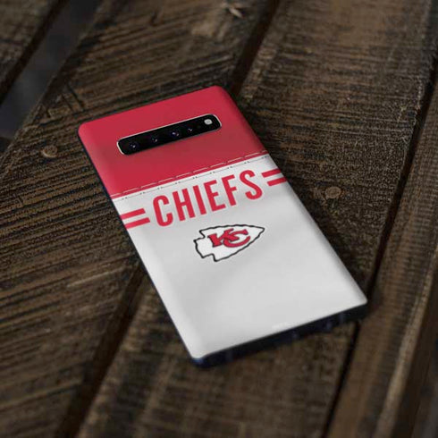 NFL Kansas City Chiefs White Striped Galaxy S10 Plus Skin