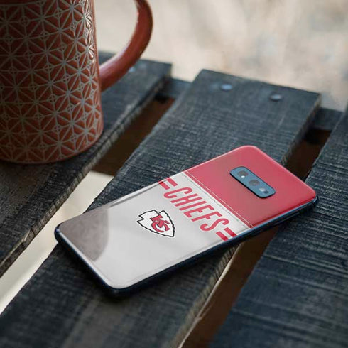 NFL Kansas City Chiefs White Striped Galaxy S10e Skin