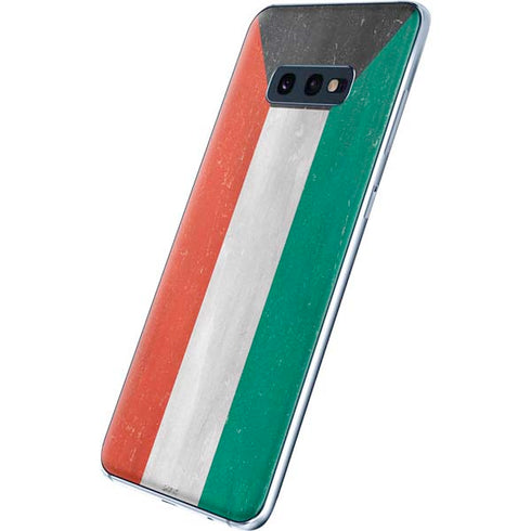 Kuwait Flag Distressed Galaxy S10e Skin