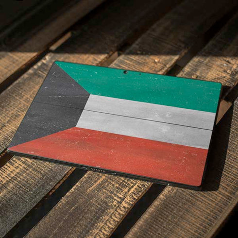 Kuwait Flag Distressed Surface Pro 7 Skin