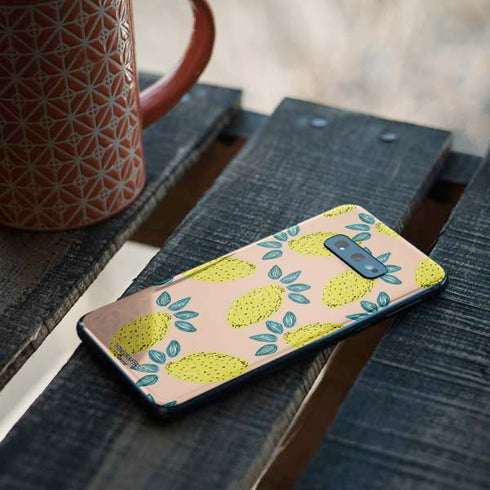 Bouffants and Broken Hearts Lemon Party Galaxy S10e Skin