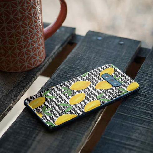 Bouffants and Broken Hearts Lemons 2 Galaxy S10e Skin