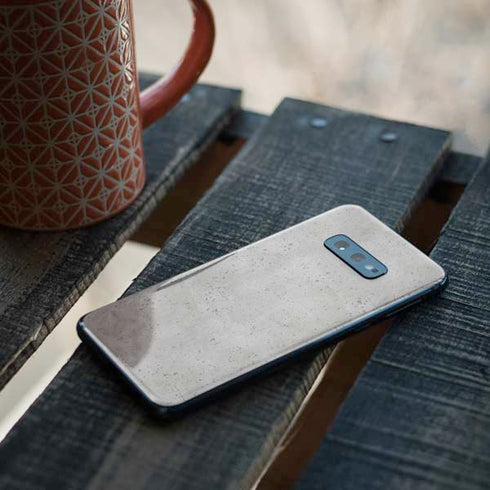 Light Grey Concrete Galaxy S10e Skin