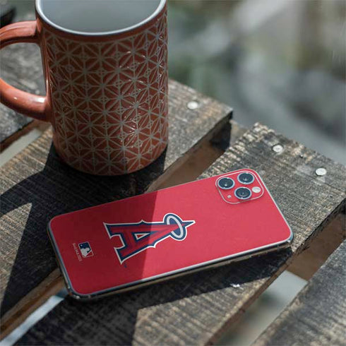 MLB Los Angeles Angels - Solid Distressed iPhone 11 Pro Max Skin