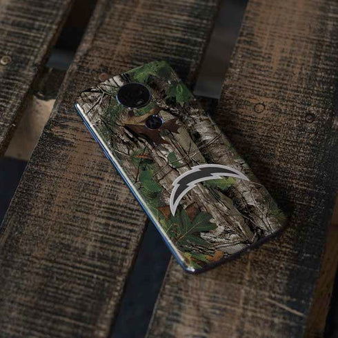 NFL Los Angeles Chargers Realtree Xtra Green Camo Moto E5 Plus Skin