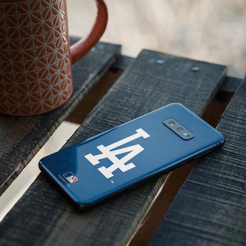 MLB Los Angeles Dodgers - Solid Distressed Galaxy S10e Skin