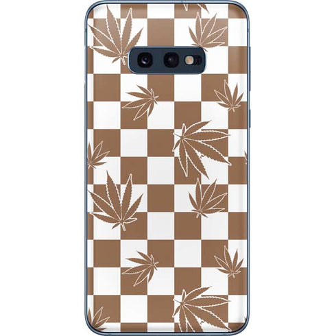 Marijuana Brown Checkered Galaxy S10e Skin