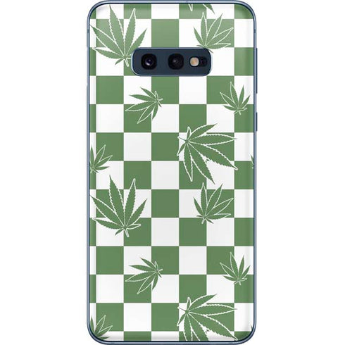 Marijuana Green Checkered Galaxy S10e Skin