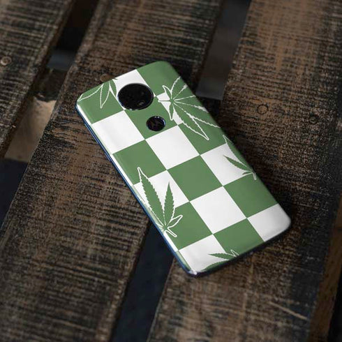Marijuana Green Checkered Moto E5 Plus Skin