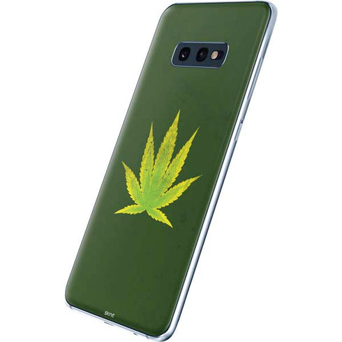 Marijuana Leaf Light Green Galaxy S10e Skin