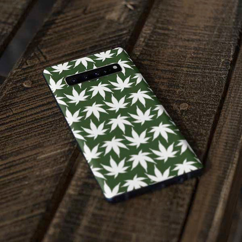 Marijuana Leaf White Pattern Galaxy S10 Plus Skin