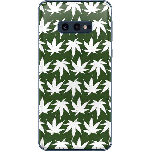 Marijuana Leaf White Pattern Galaxy S10e Skin