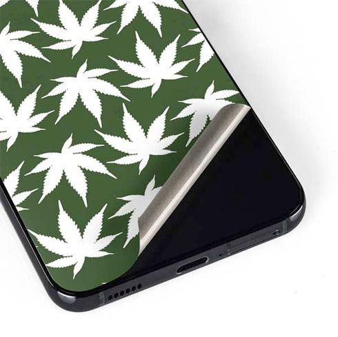 Marijuana Leaf White Pattern Galaxy S22 Skin