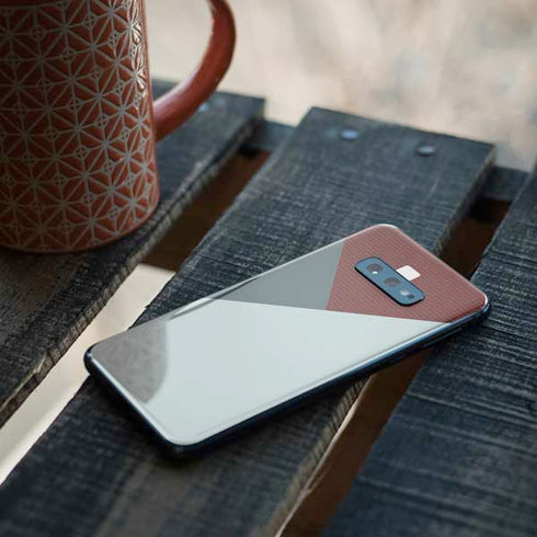 Marsala Triangle Shapes Galaxy S10e Skin