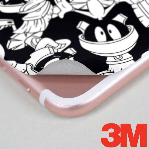 Looney Tunes Marvin Super Sized Pattern iPhone 7 Skin