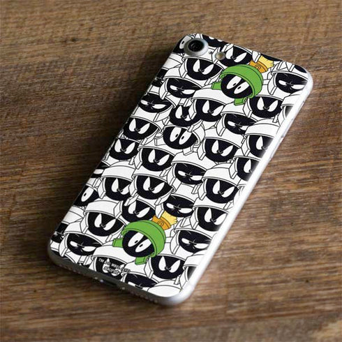 Looney Tunes Marvin the Martian Super Sized iPhone 7 Skin