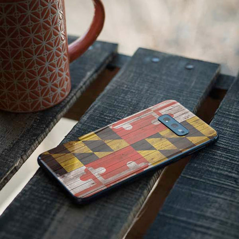 Maryland Flag Dark Wood Galaxy S10e Skin