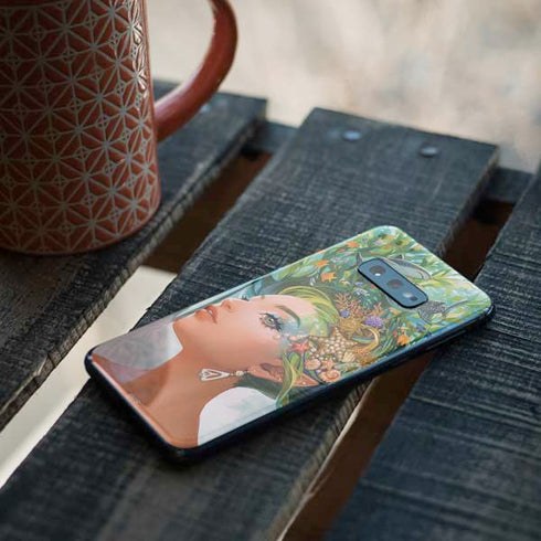 Mermaid with Sea Stars in Her Hair by Ivy Dolamore Galaxy S10e Skin