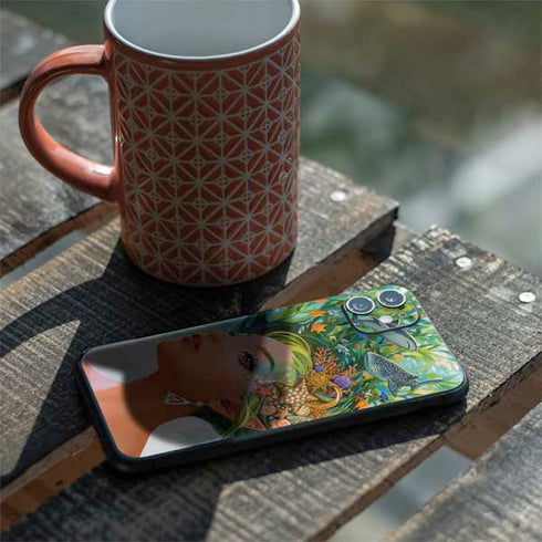 Mermaid with Sea Stars in Her Hair by Ivy Dolamore iPhone 11 Skin