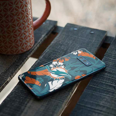 NFL Miami Dolphins Tropical Print Galaxy S10e Skin