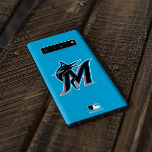 MLB Miami Marlins Solid Distressed Galaxy S10 Skin