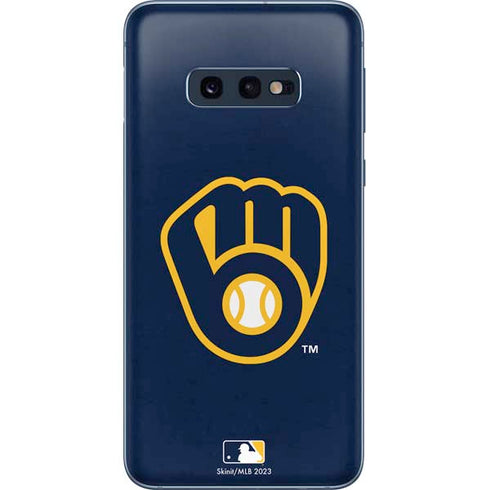 MLB Milwaukee Brewers - Solid Distressed Galaxy S10e Skin