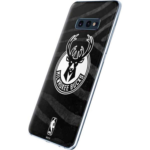 NBA Milwaukee Bucks Animal Print Black Galaxy S10e Skin
