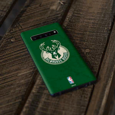 NBA Milwaukee Bucks Green Distressed Galaxy S10 Plus Skin