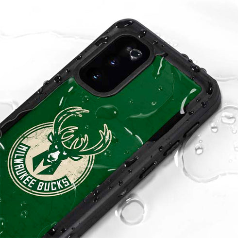 NBA Milwaukee Bucks Green Distressed Galaxy S20 Waterproof Case