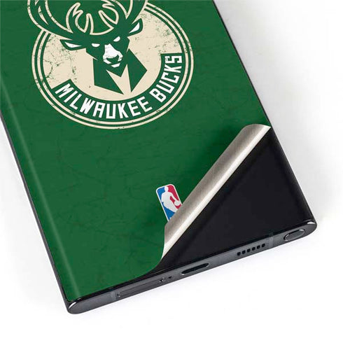 NBA Milwaukee Bucks Green Distressed Galaxy S22 Ultra Skin