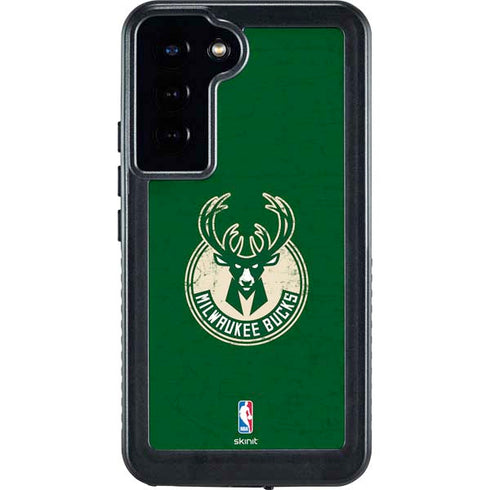 NBA Milwaukee Bucks Green Distressed Galaxy S23 Plus Waterproof Case