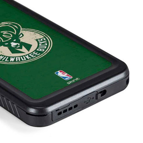 NBA Milwaukee Bucks Green Distressed Galaxy S23 Plus Waterproof Case