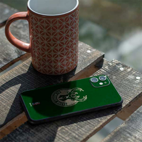 NBA Milwaukee Bucks Green Distressed iPhone 11 Skin