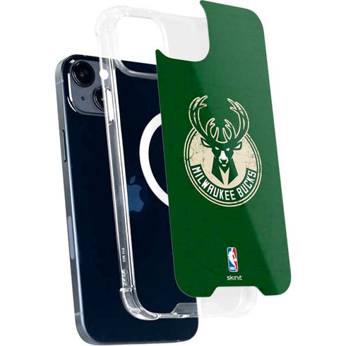 NBA Milwaukee Bucks Green Distressed iPhone 15 Plus MagSafe Case